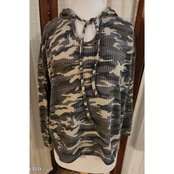 H22  Maurices camouflage sport, hoodie - Picture 1 of 12